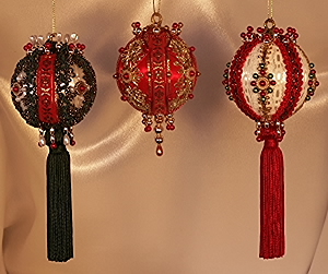 Tradition Red and Green Gorgeous Victorian Style Christmas Tree Ornaments a Set of 3 with 40% off regular retail